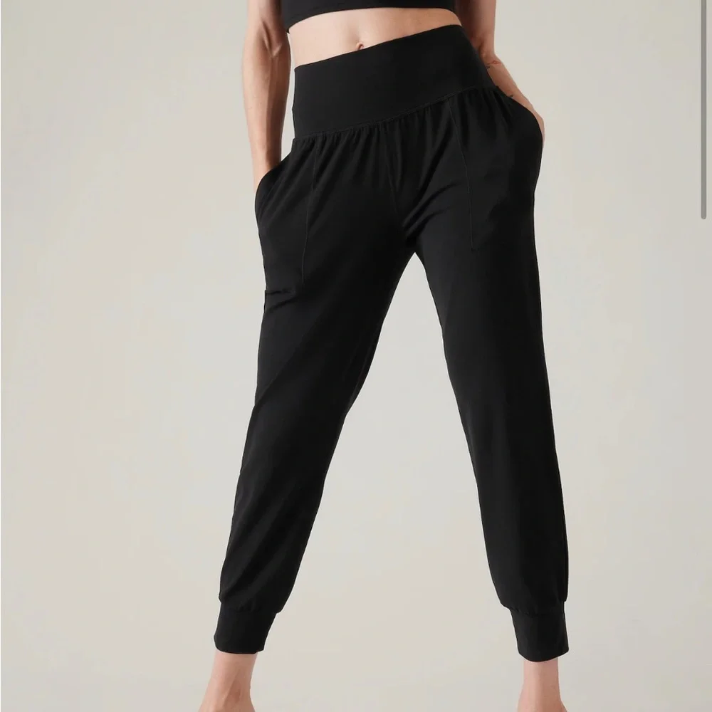 Athleta Salutation Jogger NWT - Picture 4 of 12